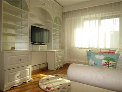 Ultracentral! Inchiriere Apartament cu 3 camere in Targoviste