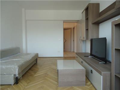 Inchiriere apartament cu 4 camere in zona Ultracentrala a orasului Targoviste!