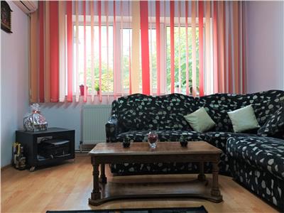 Etaj 3!Vanzare apartament cu 3 camere in Targoviste- micro 11!