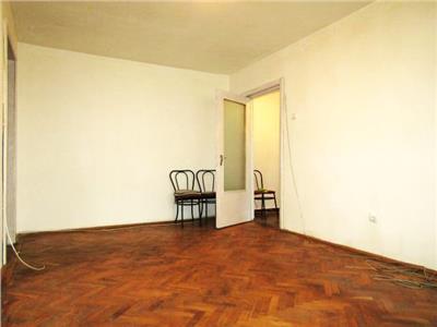 In Centrul Orasului!!! Vanzare apartament cu 2 camere in Targoviste.