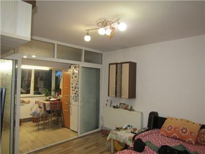 Locatie ideala! Vanzare apartament cu 2 camere decomandat