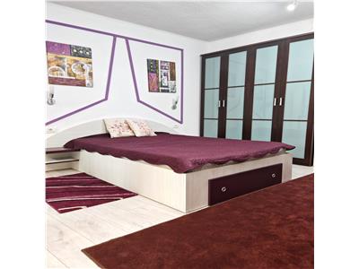 Garsoniera tip studio cu gradina de inchiriat