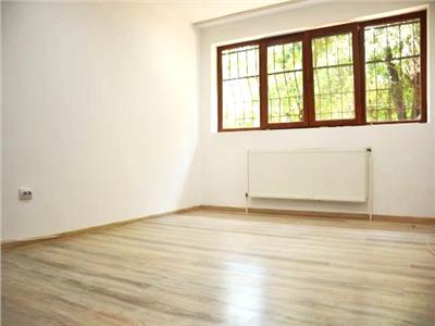 Apartament luminos si calduros de vanzare Aleea Trandafirilor, langa MALL!